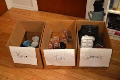 Keep toss donate boxes to organize move